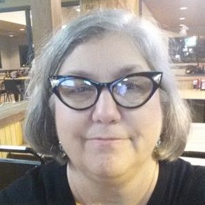 Meet your Posher, Debbie